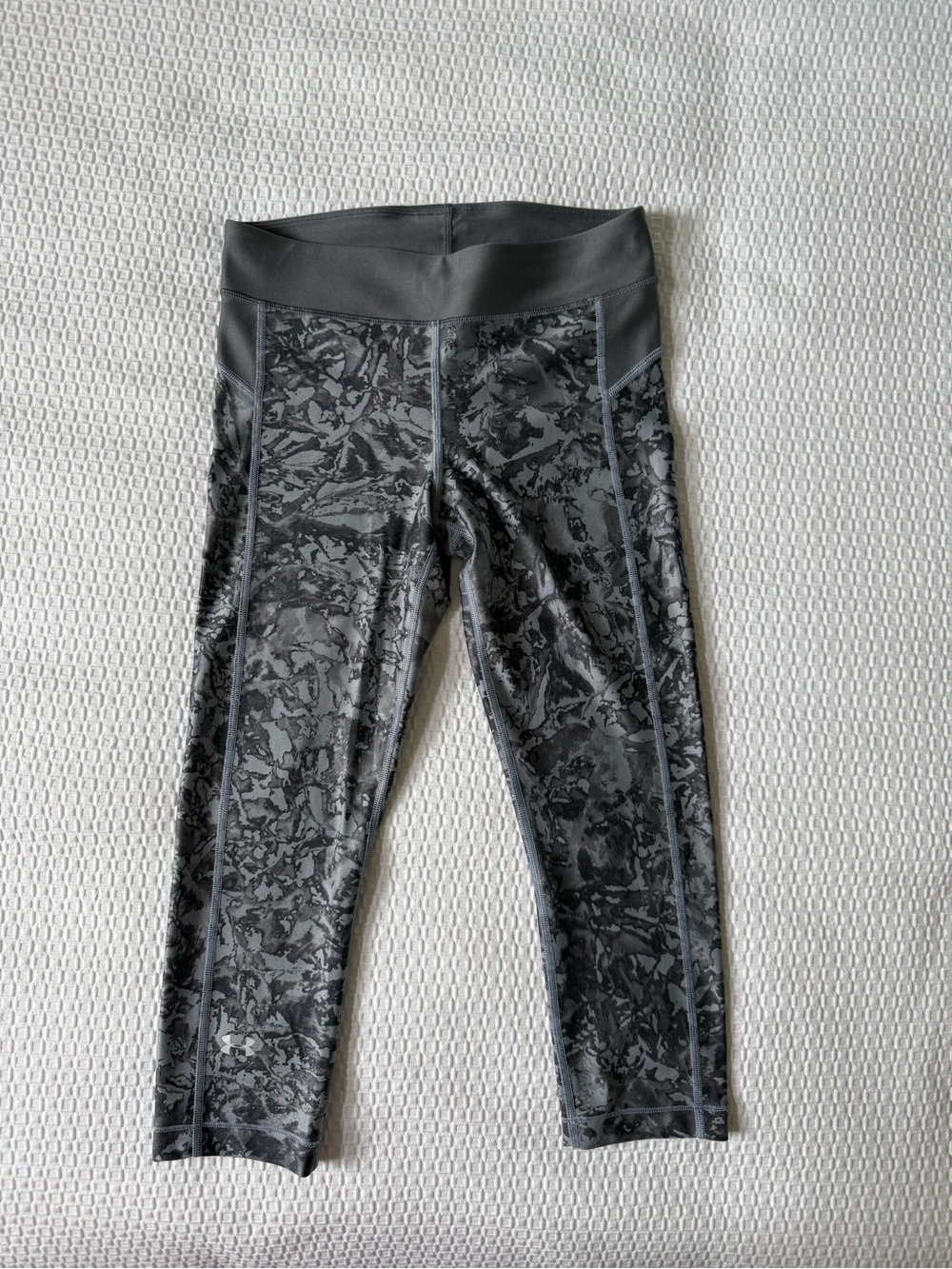 Under Armour Black Marble/Camo Print Cropped Leggings